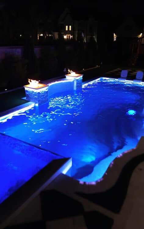 w=472,h=1024,fit=crop,format=auto